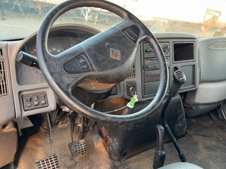 2004-international-durastar-4300-image-17
