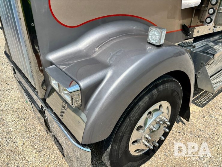 2014-kenworth-w900-image-22