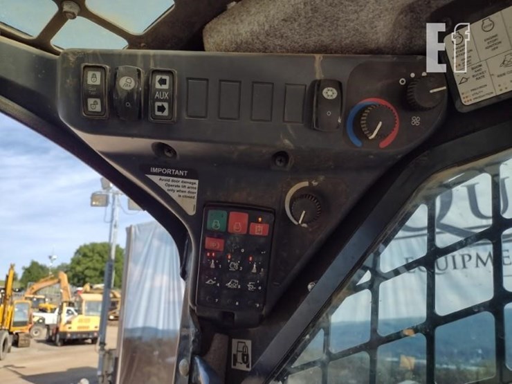 2021-deere-331g-image-8