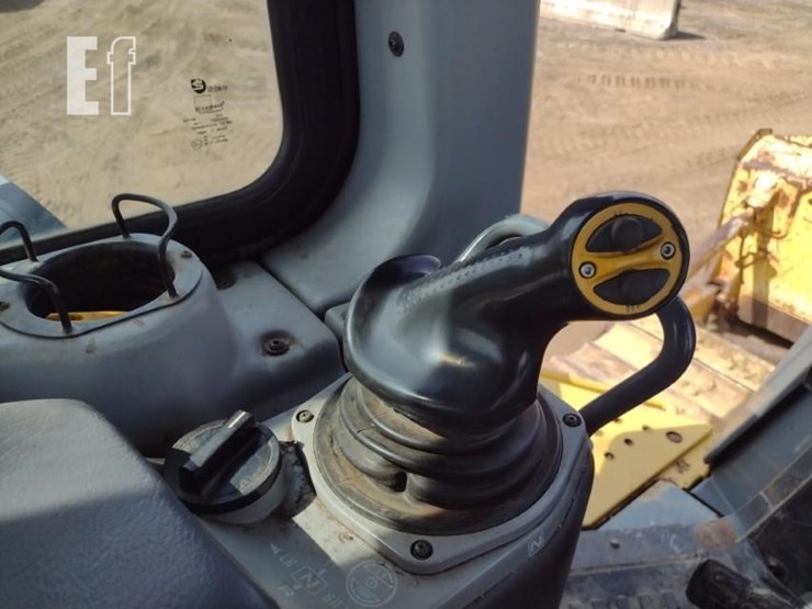 2004-komatsu-d65ex-15-image-9