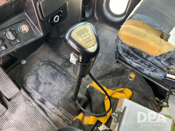 1999-peterbilt-385-image-80