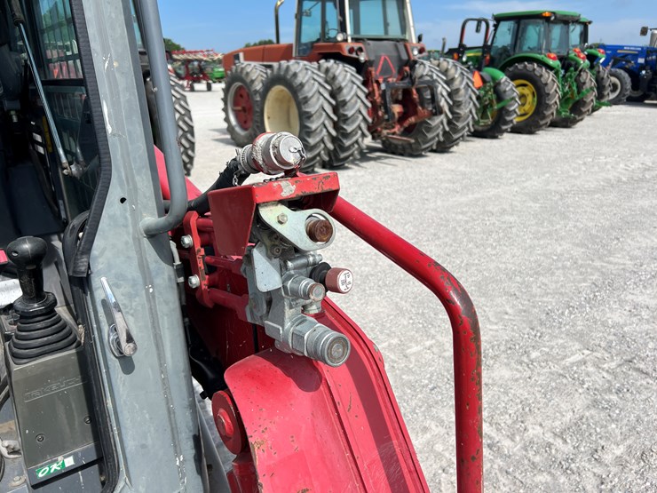 2019-takeuchi-tl8-image-3