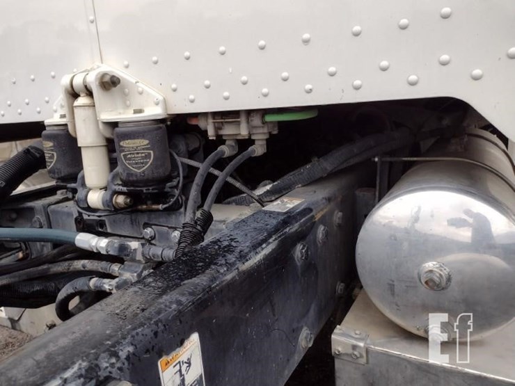 2008-peterbilt-388-image-37