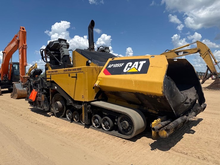 2015-caterpillar-ap-1055f-image-4