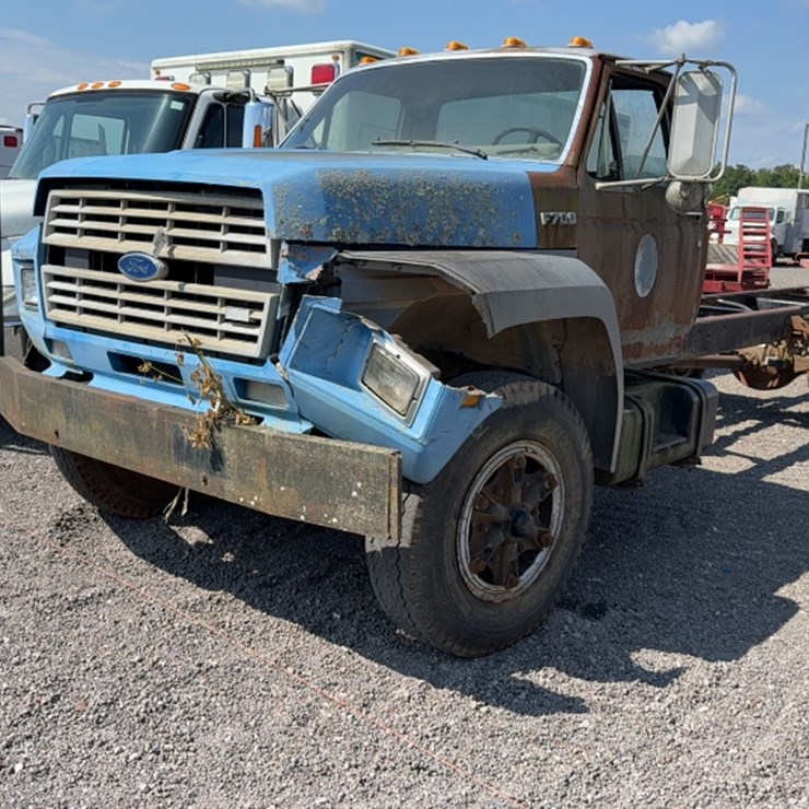 1989 FORD F700