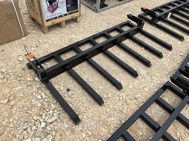 wolverine-67"-pallet-forks-w/-7-teeth-image-1