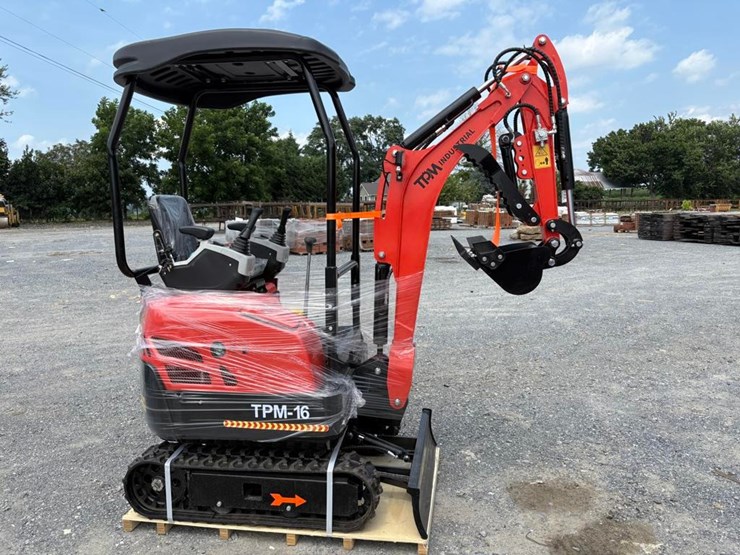 tpm-16-mini-excavator-image-2