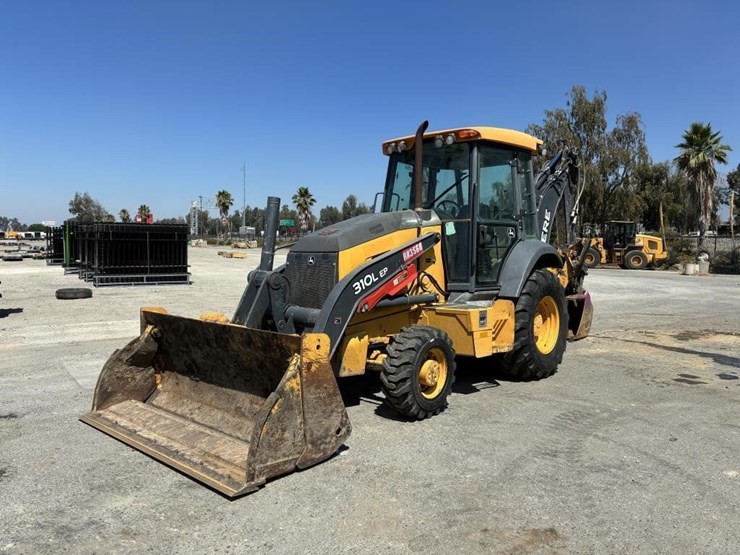 2019-deere-310l-ep-image-1
