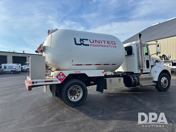 2013-peterbilt-337-image-13
