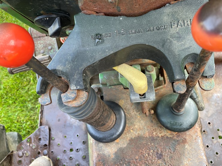 john-deere-2440-image-17