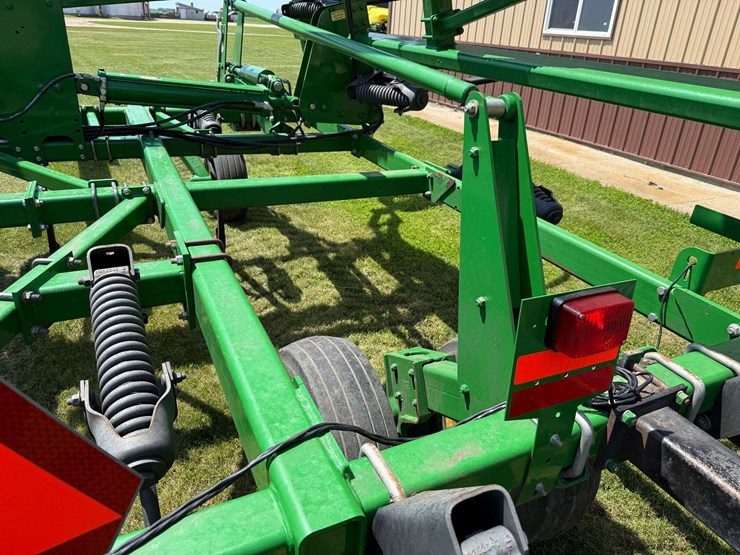 2011-john-deere-2410-image-34