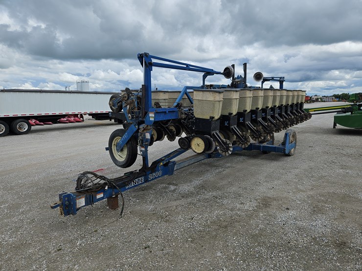 kinze-2600-image-1
