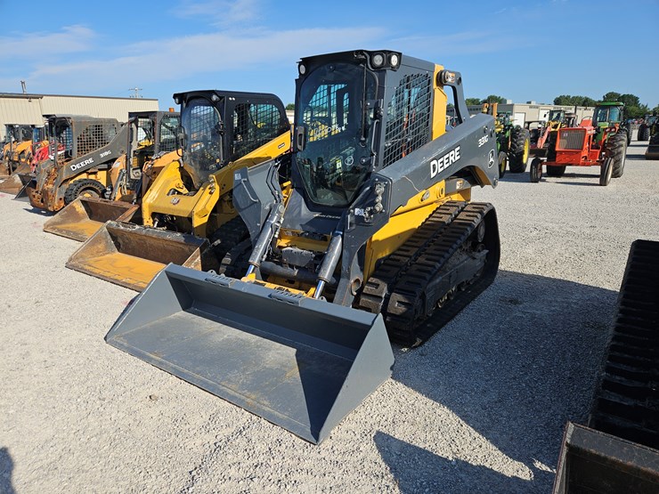 2018-deere-331g-image-1