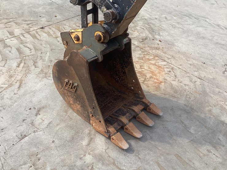 2017-deere-35g-image-11
