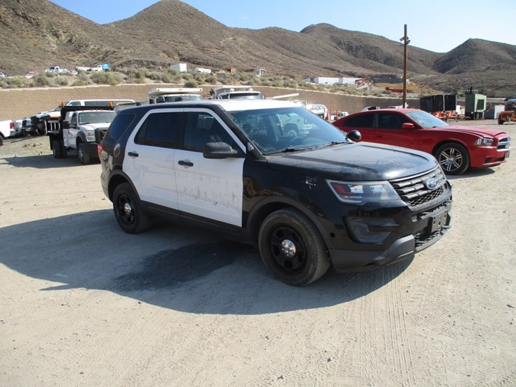 2016-ford-explorer-image-2