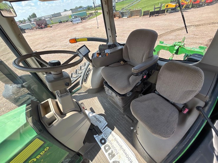 2012-john-deere-8335rt-image-36