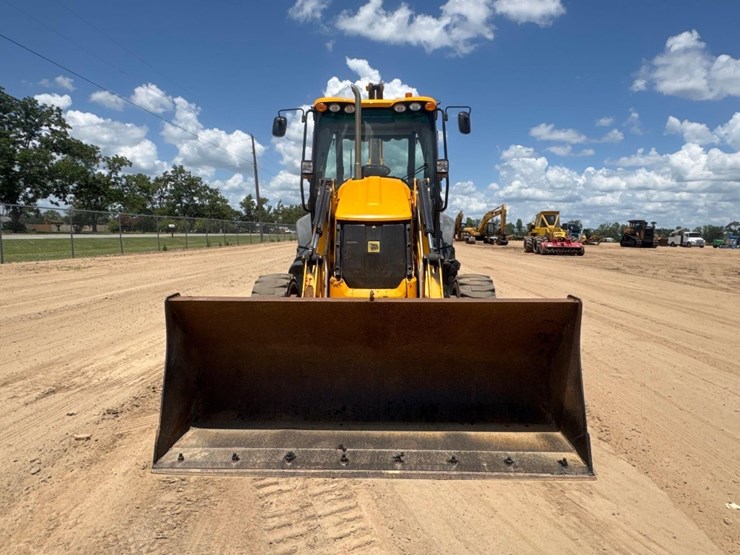 2017-jcb-3cx-image-3