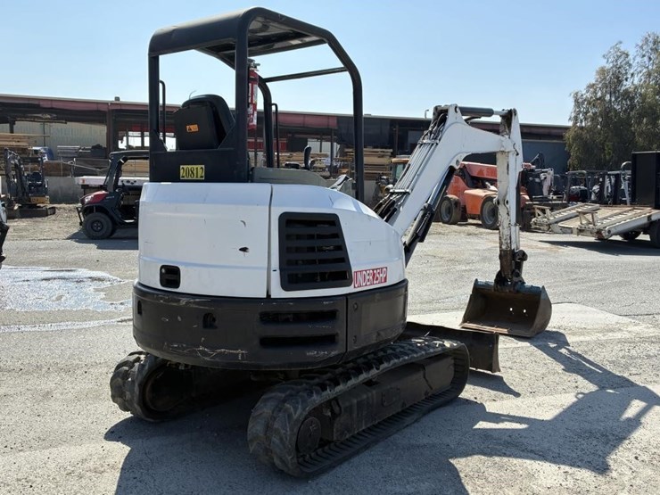 2016-bobcat-e32-image-3