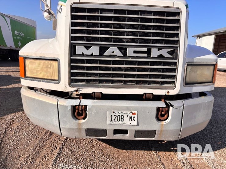 1999-mack-ch613-image-16