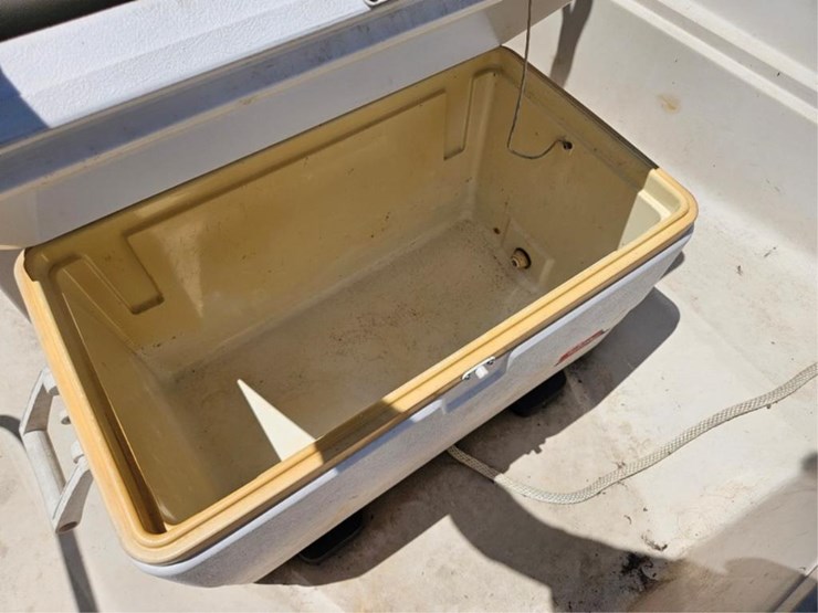 #2545-•-boston-whaler-montauk-17-fiberglass-boat-image-26