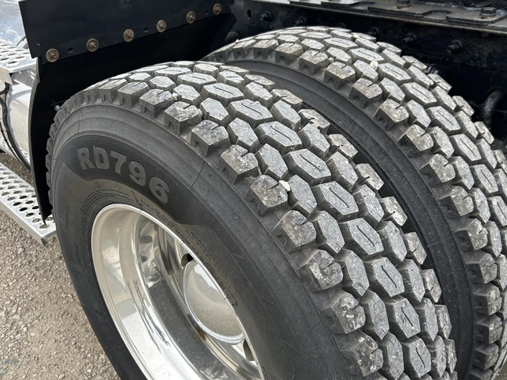 2018-kenworth-t680-image-9
