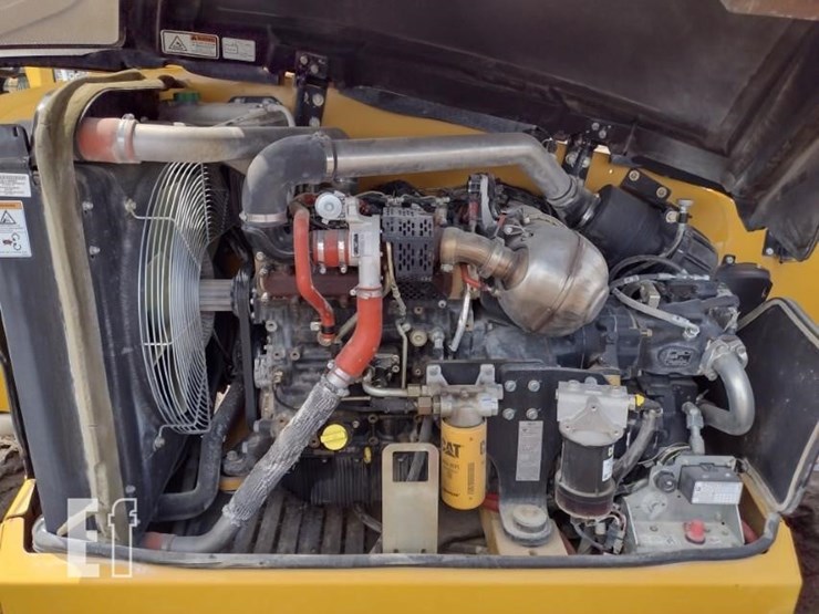 2021-caterpillar-tl1055-image-26