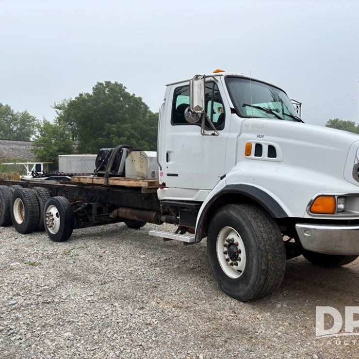 2001 Sterling Truck (DR11851 Unit 9459)