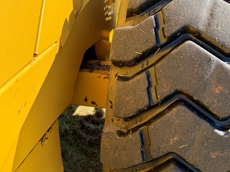 deere-824j-image-16