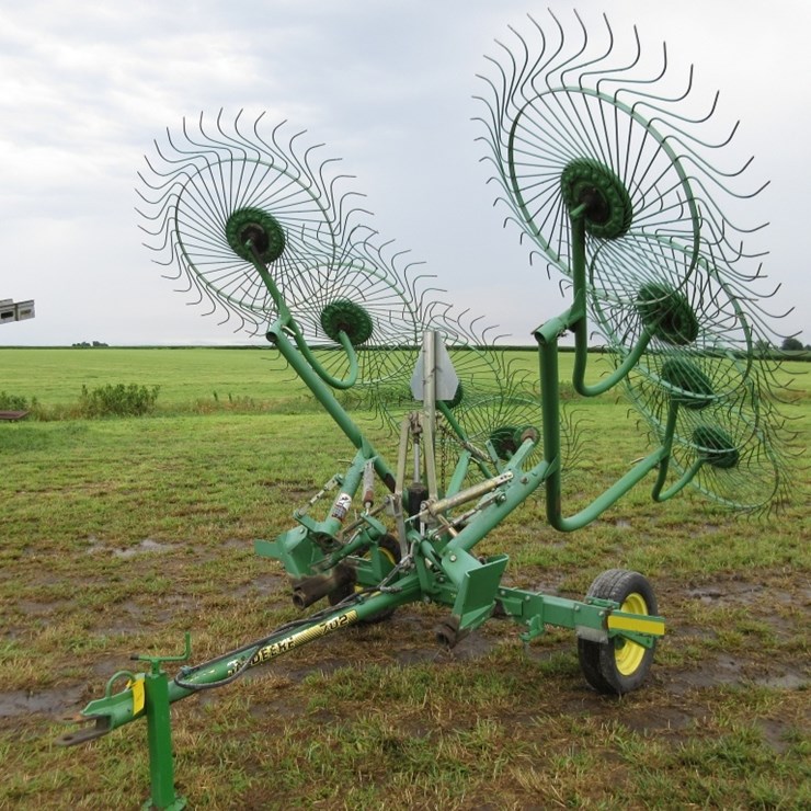 JOHN DEERE 702