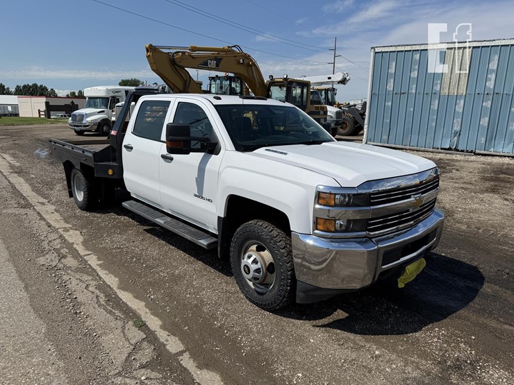 2015-chevrolet-3500hd-image-2