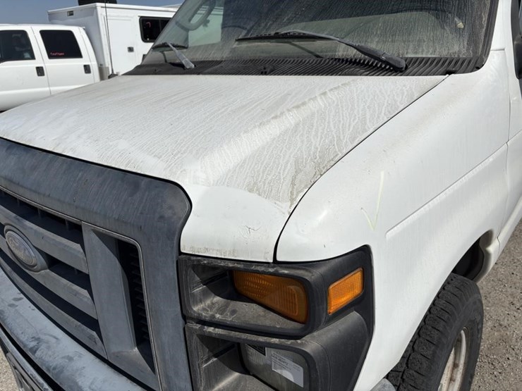 2013-ford-e350-image-17