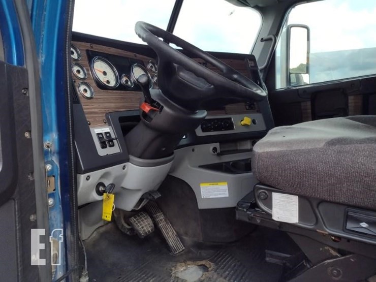 2017-freightliner-122sd-image-13