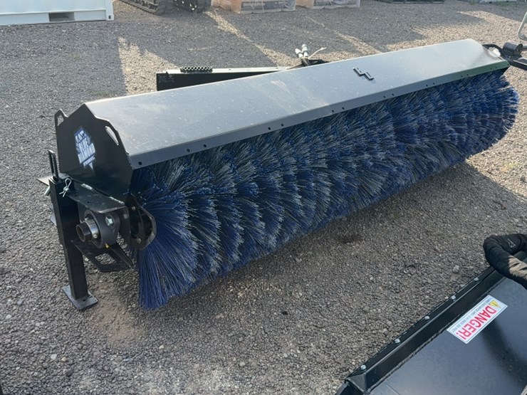 #2084-•-blue-diamond-96"-euro-attach-angle-broom-image-1