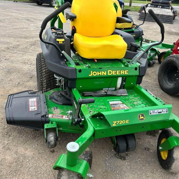 2022 JOHN DEERE 720