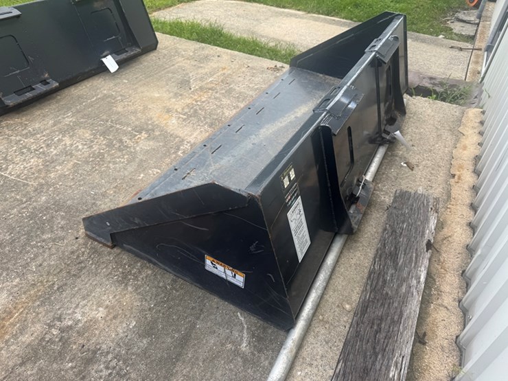 80"-wolverine-skid-steer-front-bucker---tdb-11-84w-image-4