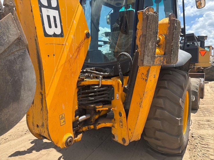 2017-jcb-3cx-image-14