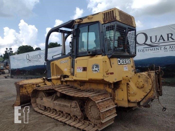 2006-deere-700j-lt-image-50