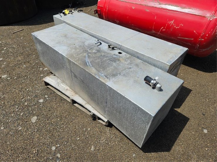 #2571-•-pallet-of-aluminum-fuel-tanks-image-2
