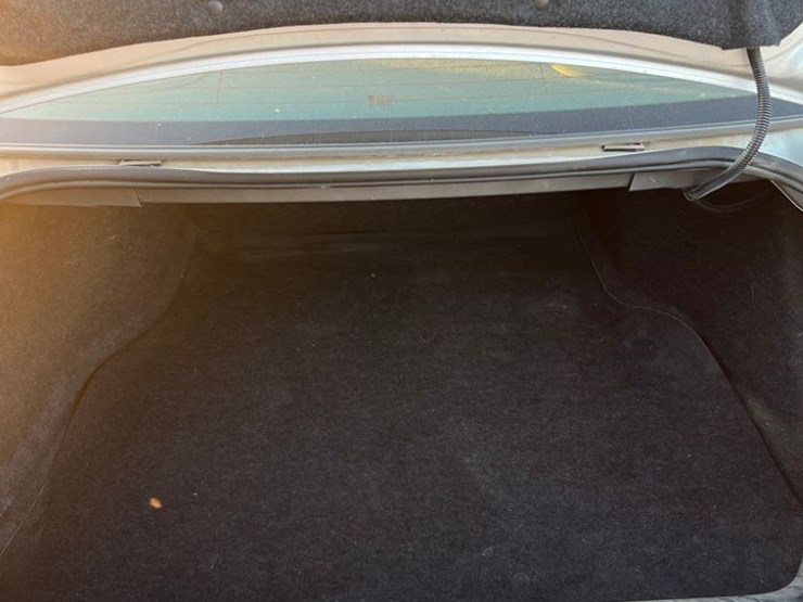 2011-chevrolet-impala-sedan-(np6086)-image-8