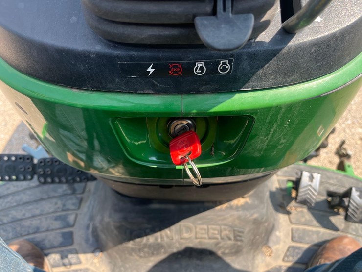 john-deere-3033r-image-11