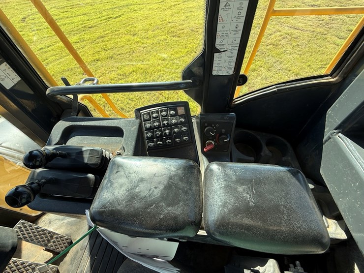 deere-824j-image-19