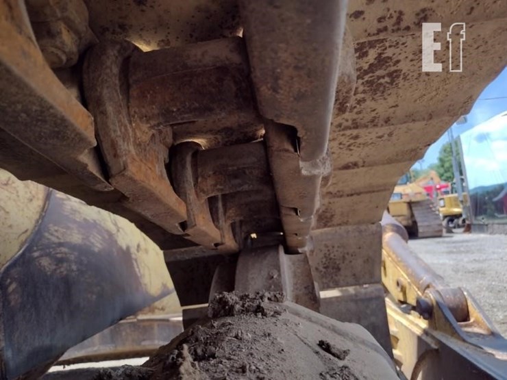 2004-komatsu-d65ex-15-image-38