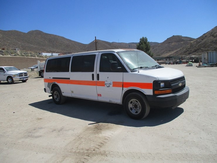 2007-chevrolet-express-3500-image-2