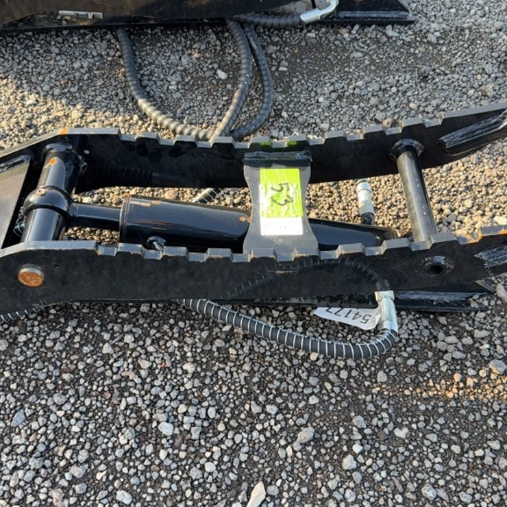 #2001 • CAPTOK EXCAVATOR HYD THUMB