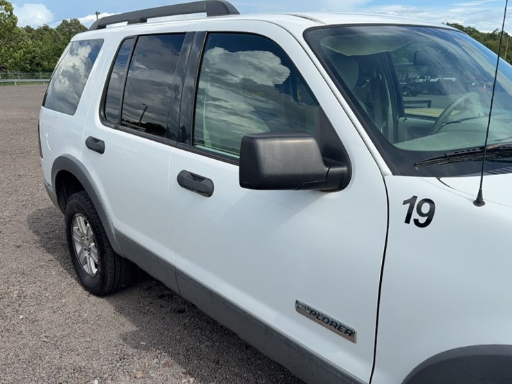 2006-ford-explorer-image-7