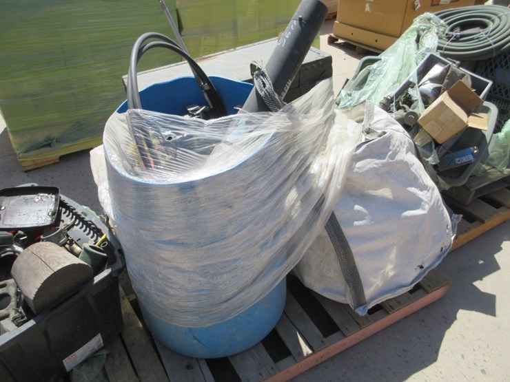 (4)-pallets-of-misc-items,-image-7