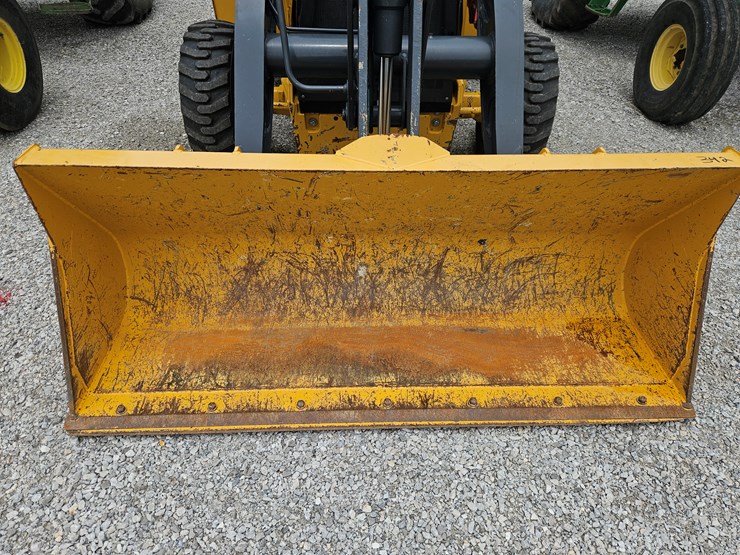 2018-deere-310l-image-3