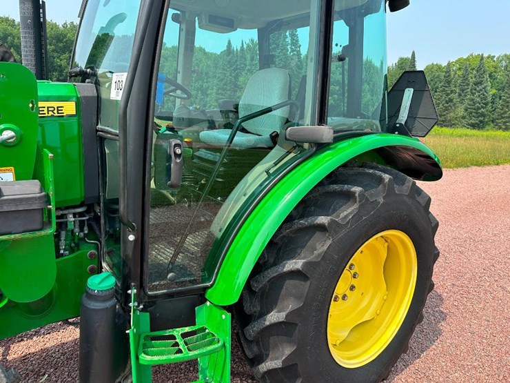 2020-john-deere-5075e-image-12