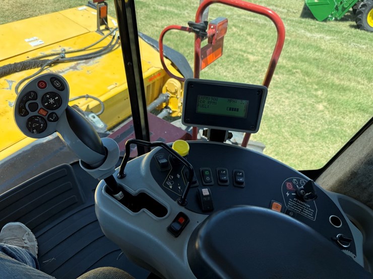 2013-new-holland-h8080-image-36