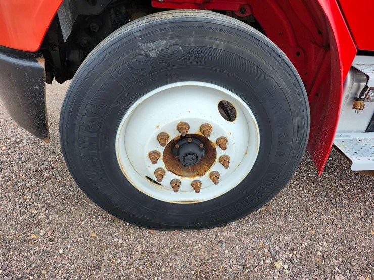 2004-freightliner-m2-chassis-image-15